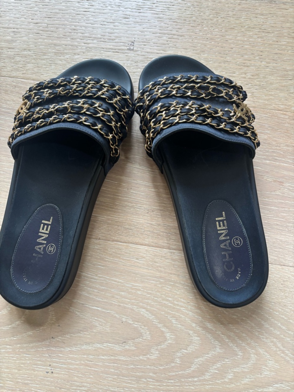 CHANEL Navy Sandal w/ Gold Chain Hardware - Picture 4 of 8